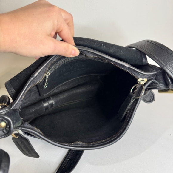 Vintage 1990s Black Leather Patricia's Legacy Coach Saddle Style Shoulder Bag - Picture 11 of 15